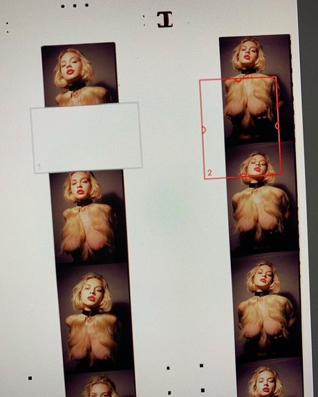 垂れ下がった熟女OnlyFans セクシー裸 写真