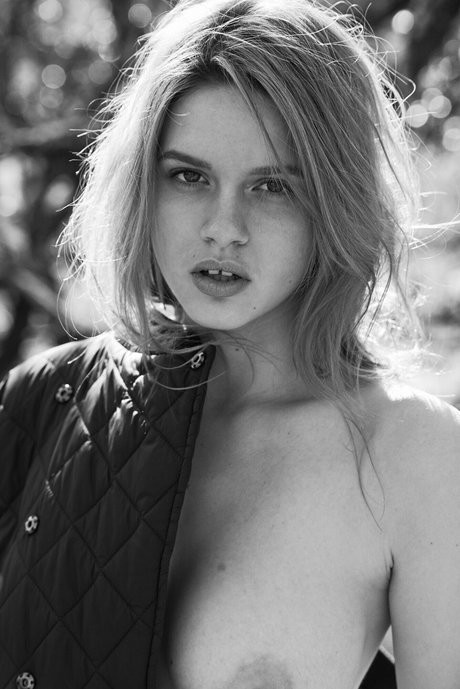 Elle Brittain 美しい女優 ギャラリー