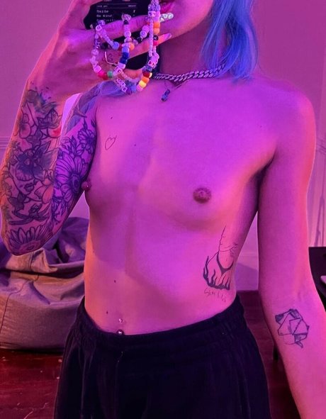 Dragonflyy ポルノ女優 画像