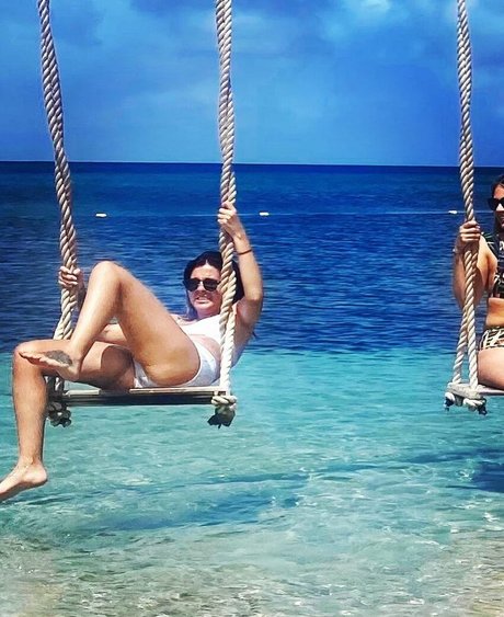 Lauren Layfield ホットなスター ギャラリー