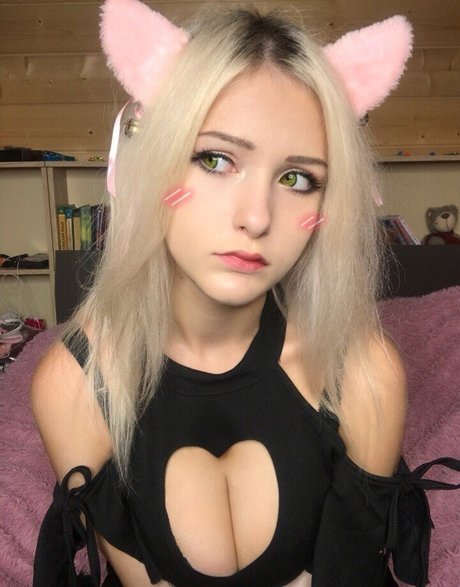19歳のOnlyFans 美しい 画像
