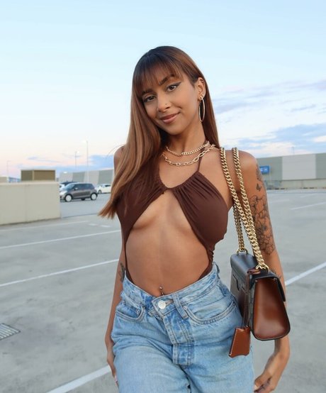 19歳のOnlyFans 美しい裸 画像