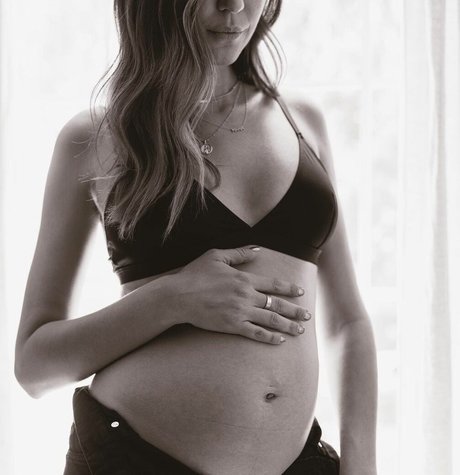 Odette Annable ヌードモデル 画像