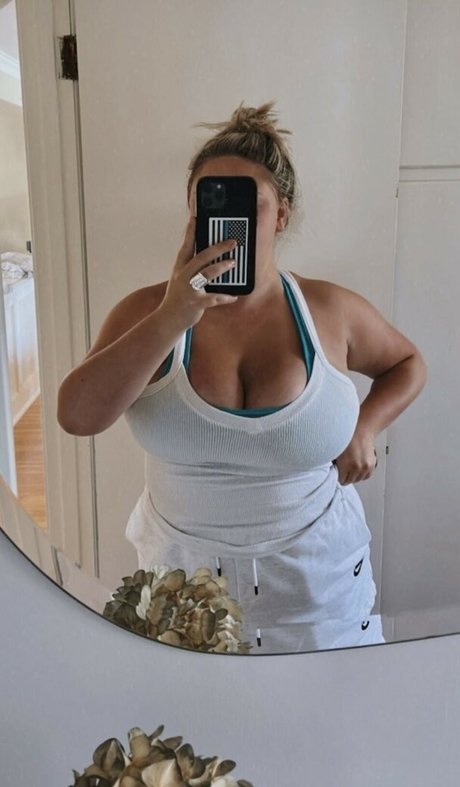 Emma Burzynski セクシーモデル 写真