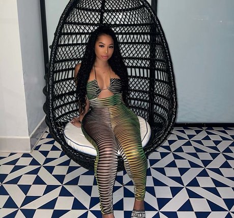 ヌード 屋外 OnlyFans セクシーヌード 写真