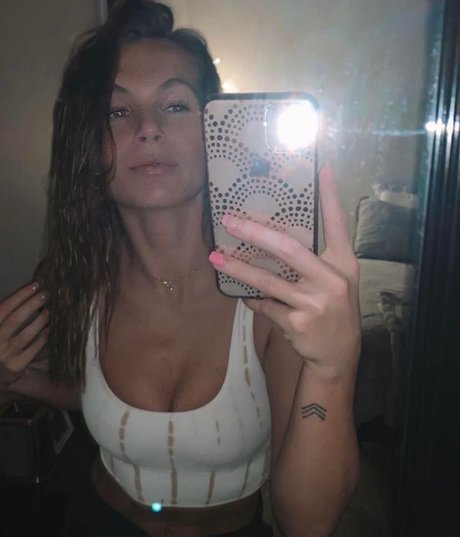 大きなお尻と巨乳のオンリーファンズ 無料ポルノ 画像