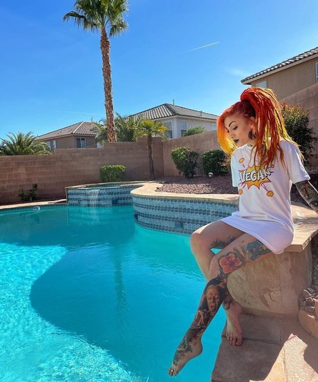 太めのブロンドオンリーファンズ ホット裸 ギャラリー