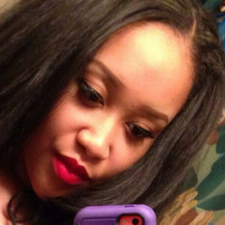 巨乳ティーンオンリーファンズ ホット 画像