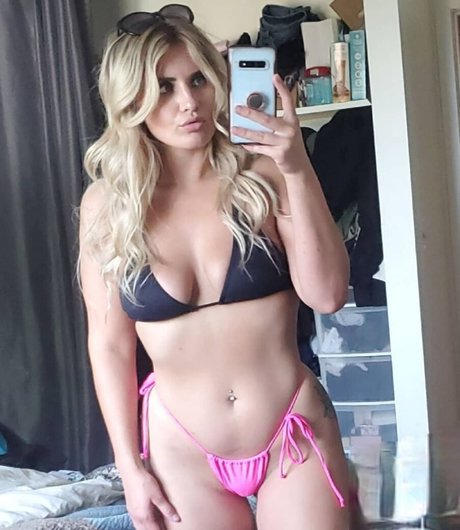 Bad Barbie Jenny セクシーモデル 写真