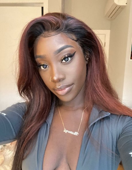 イギリスのプッシーOnlyFans 美しい裸 画像