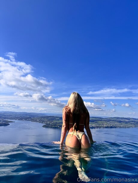 monasixx ポルノスター ホット 写真