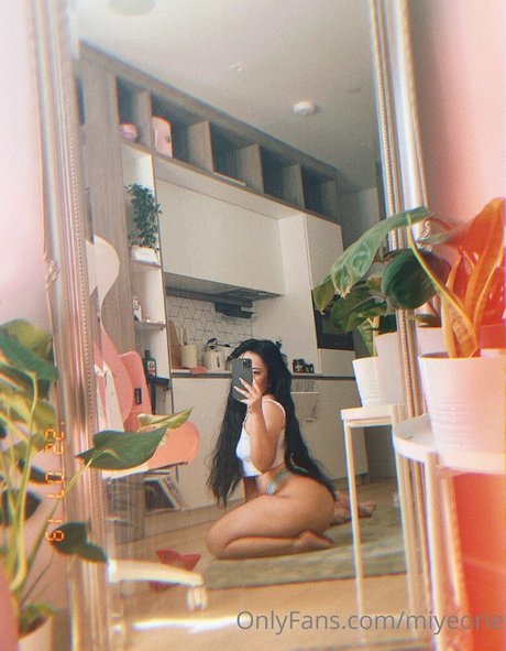 ヌード 屋外 OnlyFans エロチック 画像