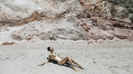 アジア人女性OnlyFans アート裸 画像