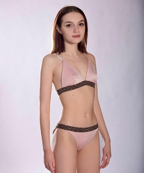 FeyaFortune かわいいポルノスター 写真