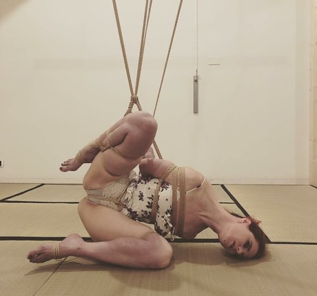 Auromineo ポルノ女優 写真