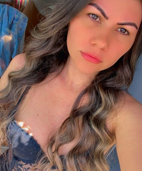 Luci Batista 完璧な女優 写真