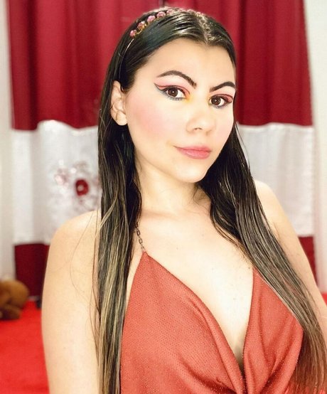 Luci Batista エロティックモデル 写真