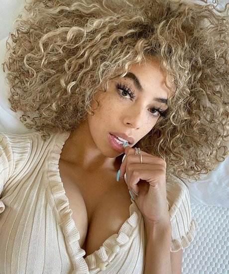 Alysse Joyner エロティックなポルノスター アーカイブ