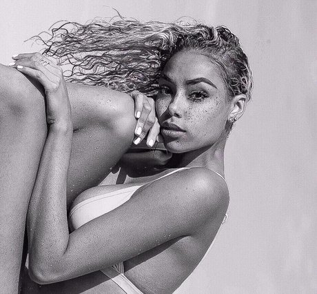 Alysse Joyner ポルノスター 独占 写真