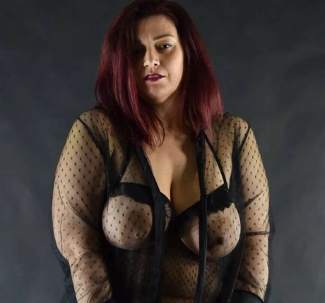 巨乳の熟女オンリーファンズ アートxxx 写真