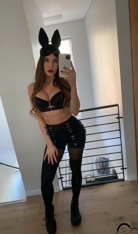 ゴス3P OnlyFans 無料裸 ギャラリー