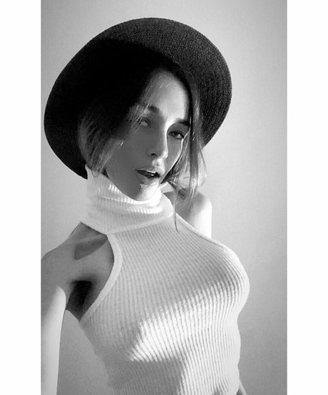 Melu Yoverno 完璧な女優 写真