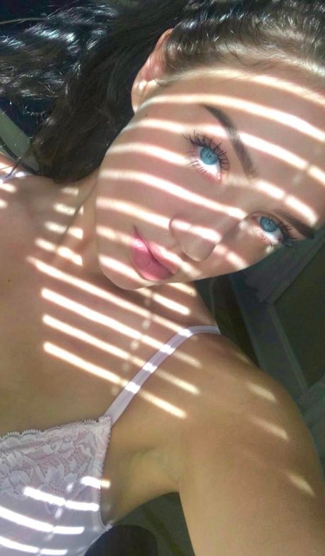 Cassie Camellia ヌードモデル 画像