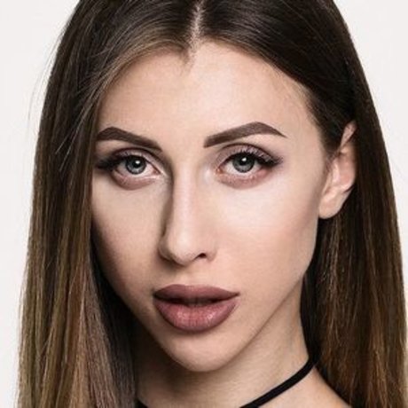 かわいいティーンのオンリーファンズ セクシーヌード 画像