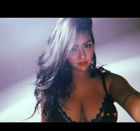 flopiiayeleen スター ヌード 写真