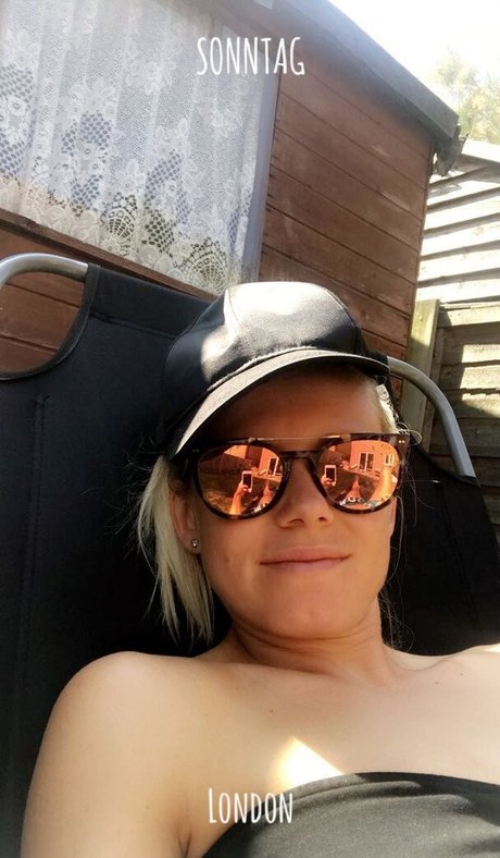 Julia Simic ポルノスター 画像