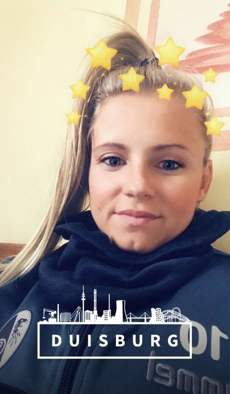 Julia Simic セクシーなスター 写真