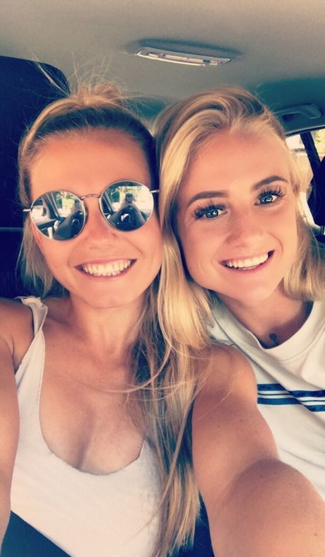 Julia Simic 高品質女優 写真