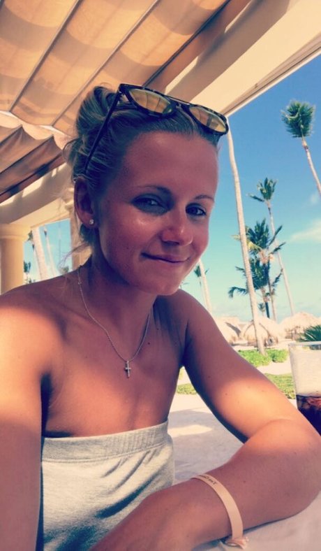 Julia Simic ホットなポルノスター ギャラリー