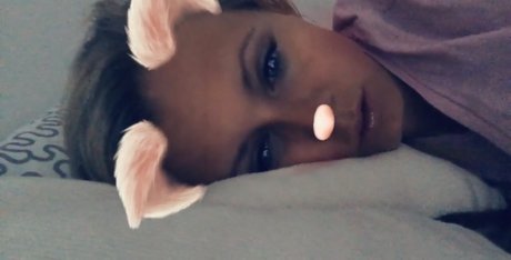 Julia Simic 美しいスター 画像