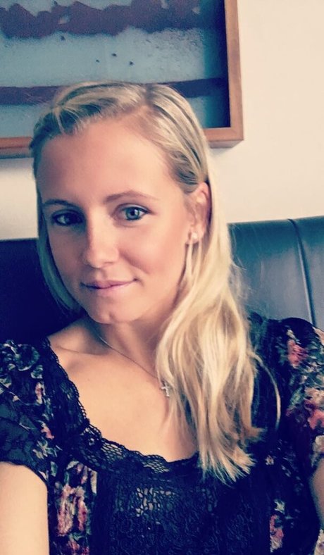 Julia Simic xxxスター 写真