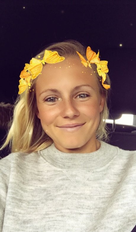 Julia Simic ヌード女優 写真