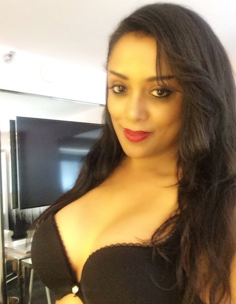 Shana Mangatal 最高のモデル 写真