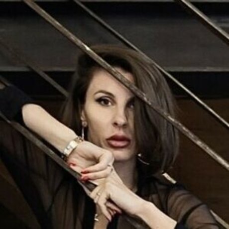 ブッシュ・オンリーファンズ ホットセクシー 画像