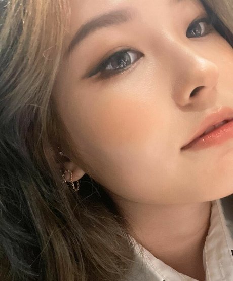 ティーントランスオンリーファン セクシーヌード 画像