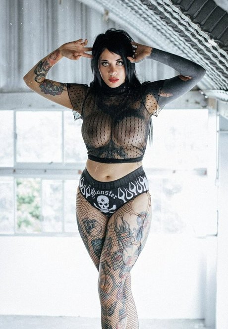 May Murcielaga セクシーモデル 写真