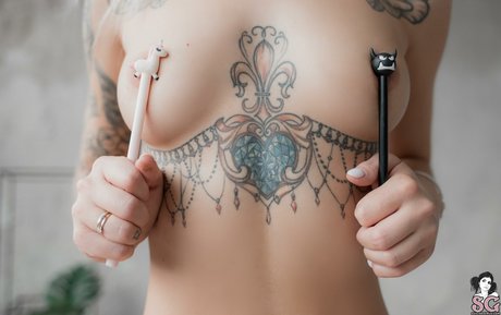 Elisarose スター ヌード ギャラリー