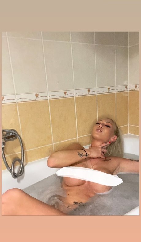 Magyarficial ヌードモデル 写真