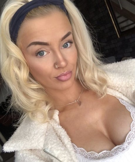 ゴス3P OnlyFans パーフェクト ギャラリー