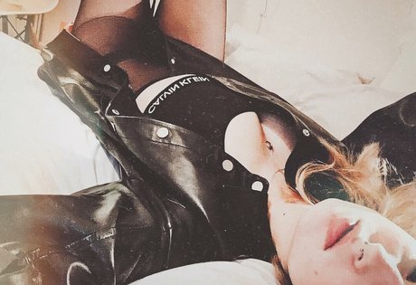 ヘンタイオンリーファンズ ポルノ 写真