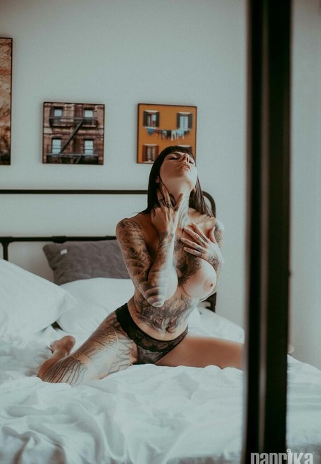 巨乳で曲線美のOnlyFans エロチック 画像