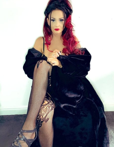 巨乳の赤毛オンリーファンズ セクシーヌード 画像