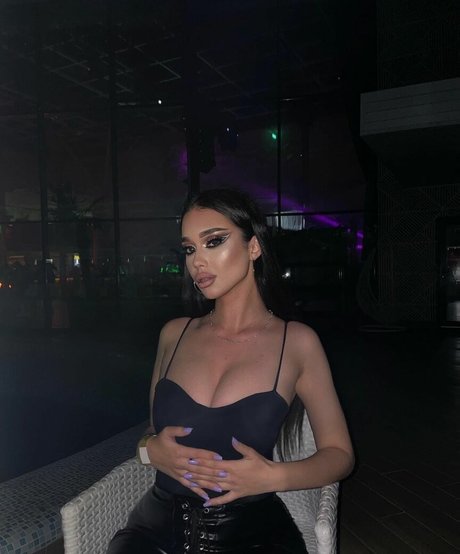 Sophia Adamova ホットなモデル ギャラリー