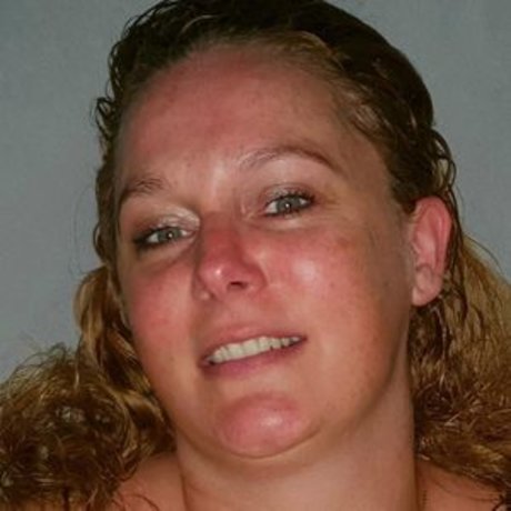 熟女クーガーオンリーファンズ アートヌード 画像