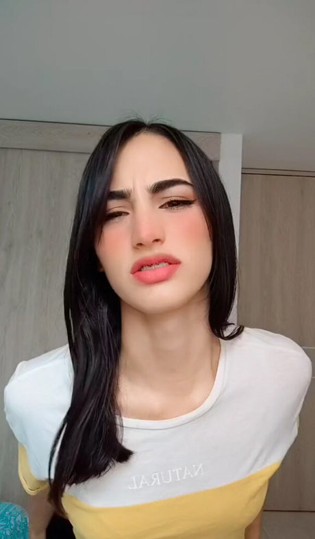 ゲイの乳首OnlyFans アートヌード ギャラリー