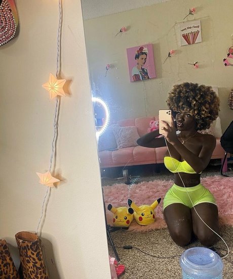 Cyn Kaine ヌードのポルノスター 画像